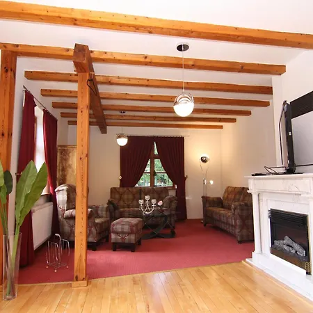 House Monika, Vakantiehuis